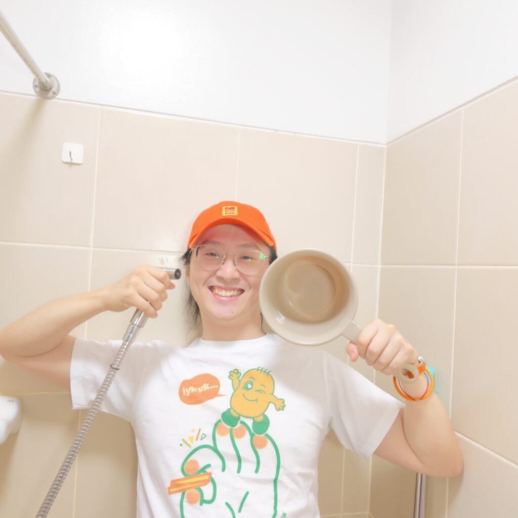 小凱在菲律賓廁所手持 Bidet 與 Tabo 示範